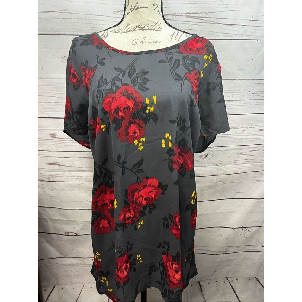 Torrid size 2 black with red flowers blouse - 2553